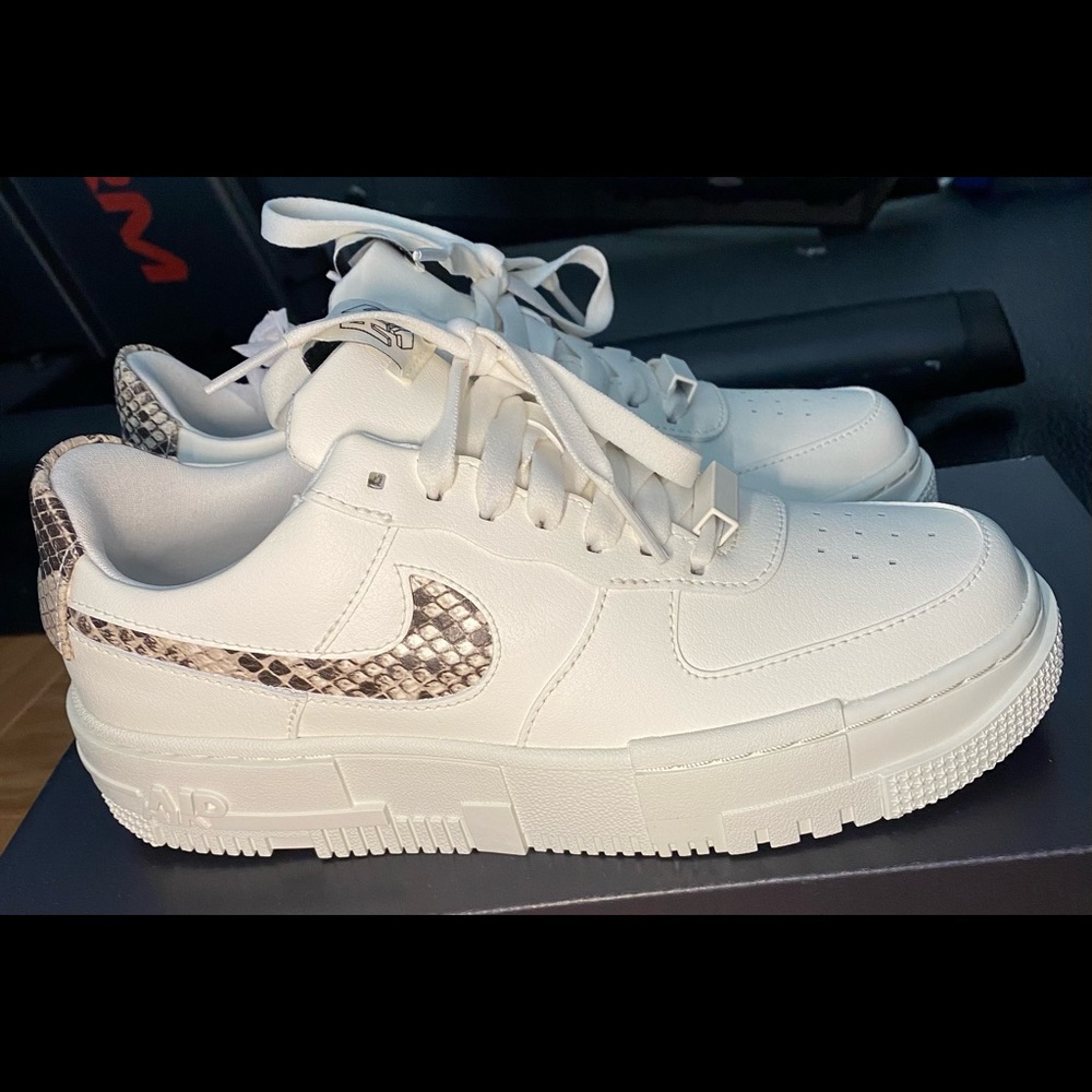 BRAND NEW! Nike AF1 Pixel LE Sail Snake Sz- 6.5